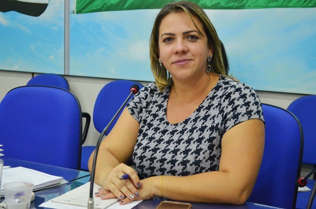2018111_FOTO - Carla Lucena pede a aceitação de foto ou criação de e-cartão da Saúde